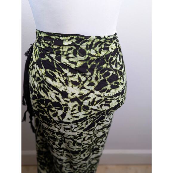 Alegre Batik Wrap/SarongHandmade Indonesia 45"x66" 100% rayon Black white green - Picture 8 of 8